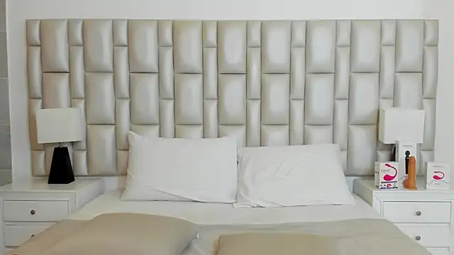 paola katy dicks online show from 27, 2, 2025