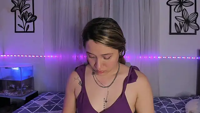 LeiahBlonde  online show from 3, 3, 2026