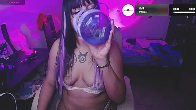 Purple-Pookiee online show from 4, 4, 2026