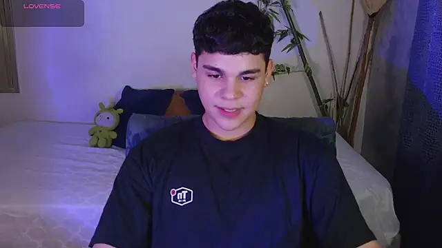 Snapshot of eithan_jonnes chatting on 20, 2, 2026 eithan jonnes online show from 20, 2, 2026