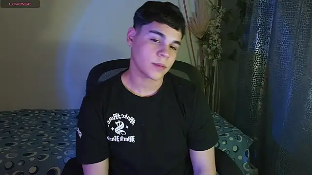 Snapshot of eithan_jonnes chatting on 3, 3, 2026 eithan jonnes online show from 3, 3, 2026