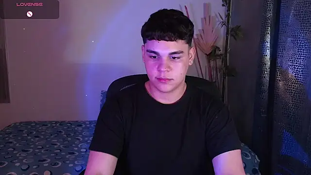 Snapshot of eithan_jonnes chatting on 1, 3, 2026 eithan jonnes online show from 1, 3, 2026