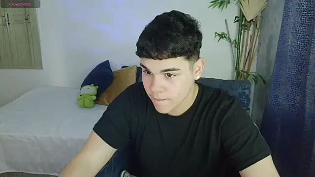 Snapshot of eithan_jonnes chatting on 10, 2, 2026 eithan jonnes online show from 10, 2, 2026