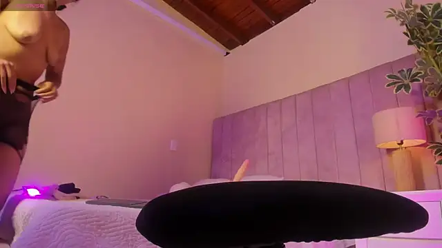 Snapshot of Ashley_Beaomunt chatting on 16, 4, 2026 Ashley Beaomunt online show from 16, 4, 2026