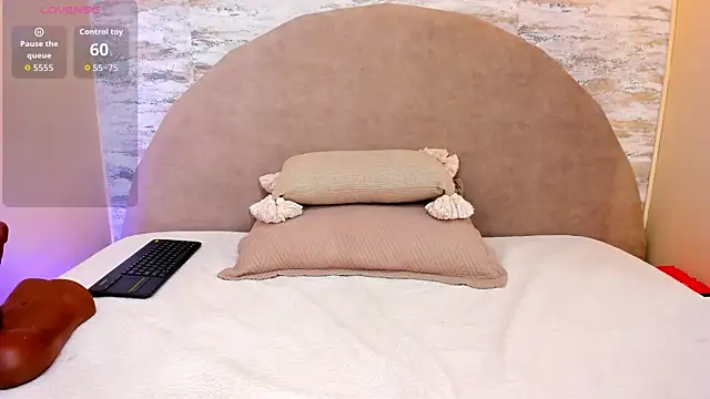 Ashley Beaomunt online show from 25, 2, 2026