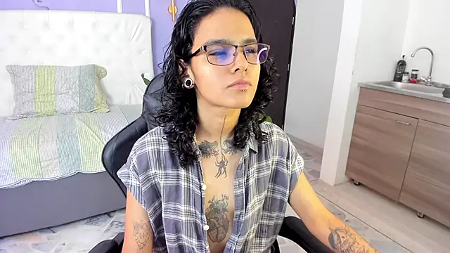 Julianne 7 online show from 20, 2, 2026