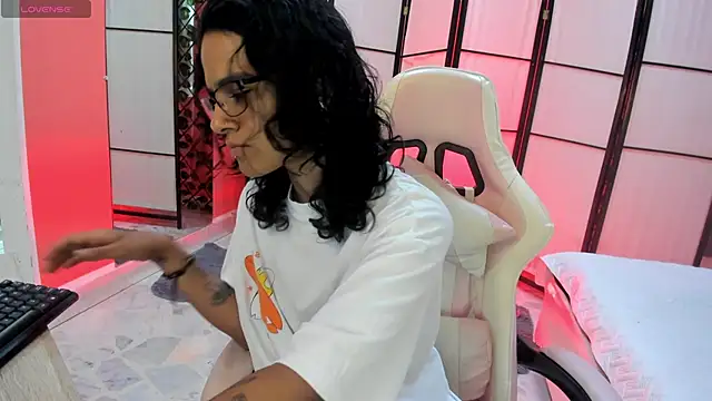 Julianne 7 online show from 24, 2, 2026