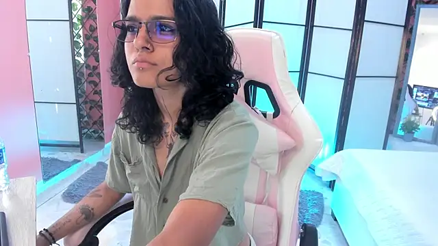 Julianne 7 online show from 23, 2, 2026