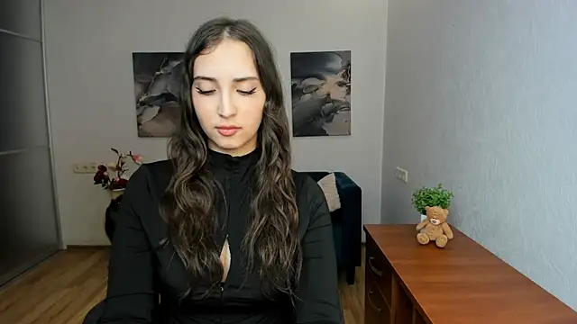 Effy Royse online show from 10, 5, 2026