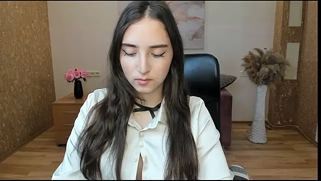 Effy Royse online show from 4, 3, 2026