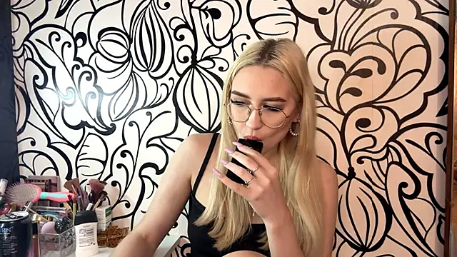 Kat Catherine online show from 28, 2, 2026