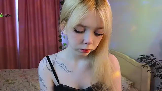 Snapshot of Rochelle_kitty chatting on 13, 2, 2026 Rochelle kitty online show from 13, 2, 2026