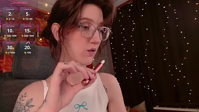 Snapshot of lolami_ chatting on 6, 6, 2026 lolami online show from 6, 6, 2026