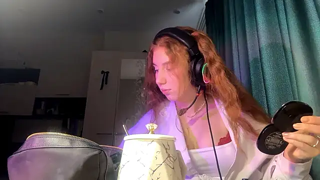 AliceCarrol online show from 14, 2, 2026