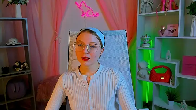 ElliFrankenweenie online show from 12, 3, 2026