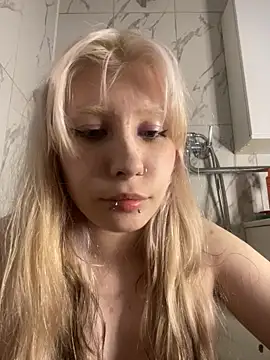Snapshot of WarmAtEdges chatting on 12, 7, 2026 WarmAtEdges online show from 12, 7, 2026