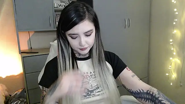 Rin Tozier online show from 25, 2, 2026