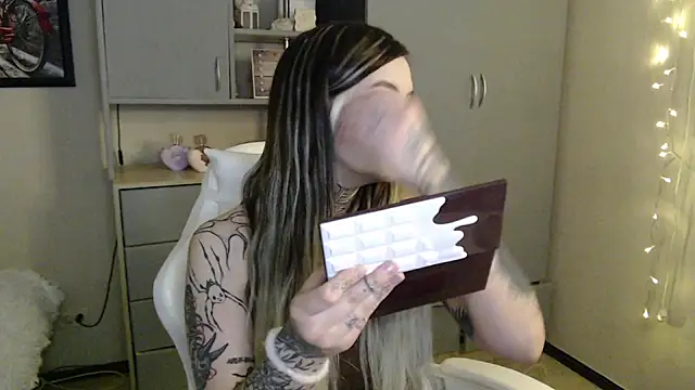 Rin Tozier online show from 30, 3, 2026