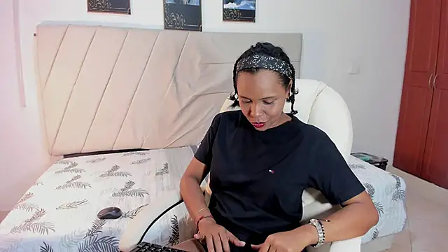 samaraa smith1 online show from 15, 4, 2026