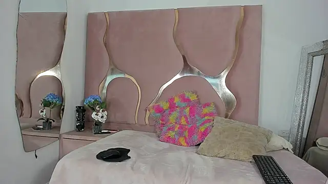 Snapshot of LunaScarleht chatting on 25, 2, 2026 LunaScarleht online show from 25, 2, 2026