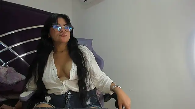 Snapshot of LunaScarleht chatting on 12, 2, 2026 LunaScarleht online show from 12, 2, 2026