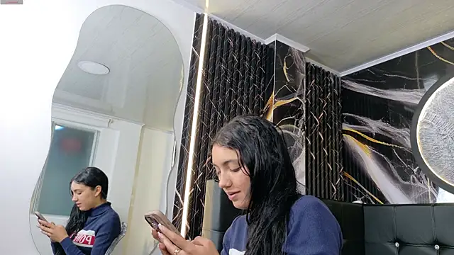  ArianaToroo online show from 8, 4, 2026