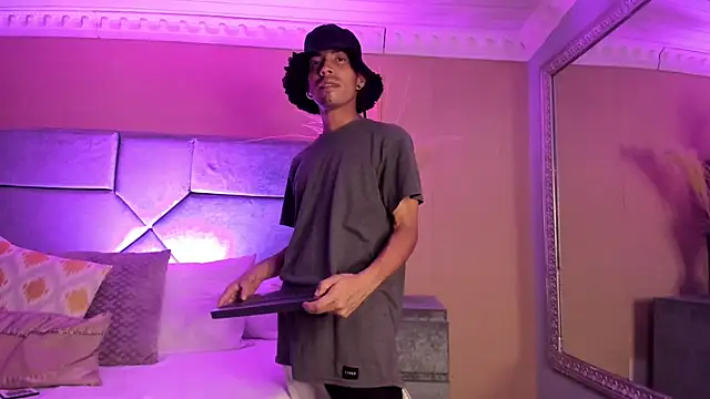 NoaahTylor online show from 17, 5, 2026