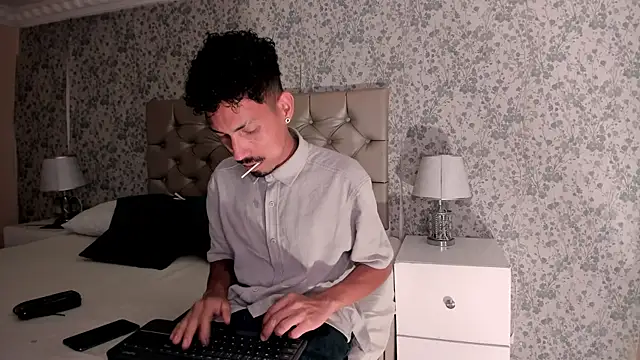 NoaahTylor online show from 10, 4, 2026