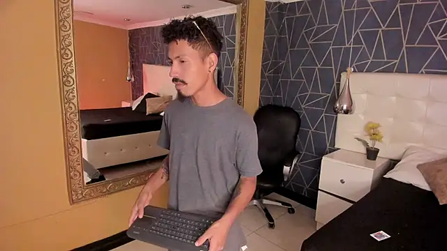 NoaahTylor online show from 25, 3, 2026