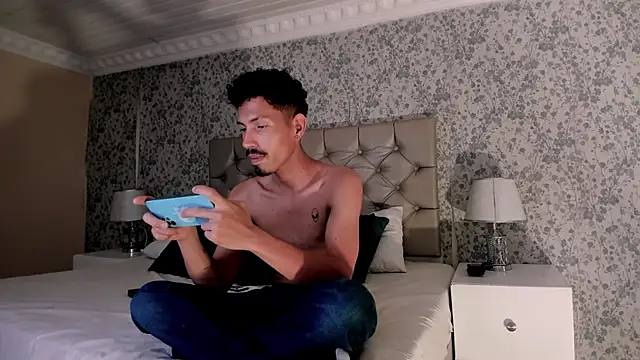 NoaahTylor online show from 11, 4, 2026