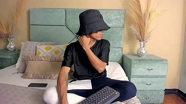 NoaahTylor online show from 16, 5, 2026