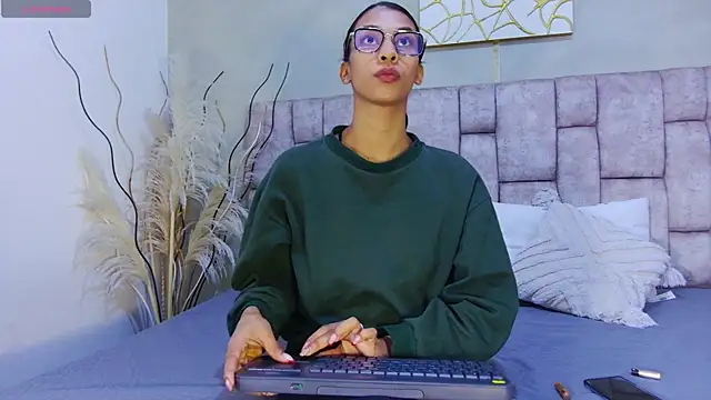 MelanyStone  online show from 22, 4, 2026