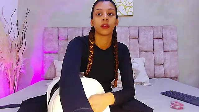 MelanyStone  online show from 22, 5, 2026