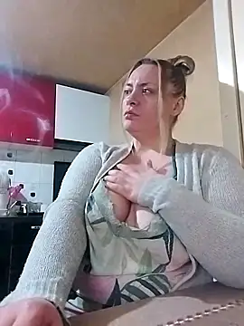 HotStepmommy4 online show from 28, 2, 2026