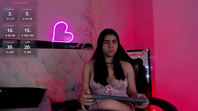 Snapshot of Siena_fox chatting on 10, 7, 2026 Siena fox online show from 10, 7, 2026