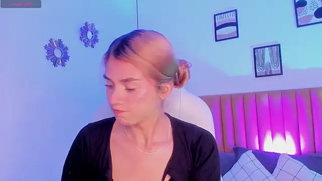 Chris Velvett online show from 28, 4, 2026