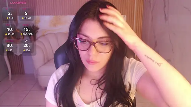 caroline 1s online show from 3, 5, 2026