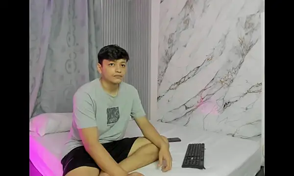 RaiderandRoxie1 online show from 23, 2, 2026