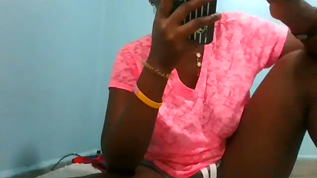 Snapshot of Cozybear chatting on 4, 6, 2026 Cozybear online show from 4, 6, 2026