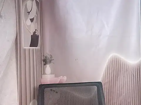 Snapshot of Girl-crazy1 chatting on 1, 3, 2026 Girl-crazy1 online show from 1, 3, 2026