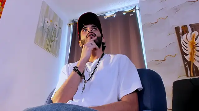 LovexJuxn8 online show from 25, 3, 2026