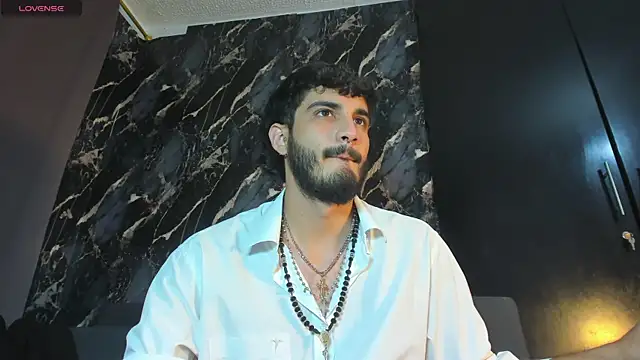 LovexJuxn8 online show from 23, 3, 2026