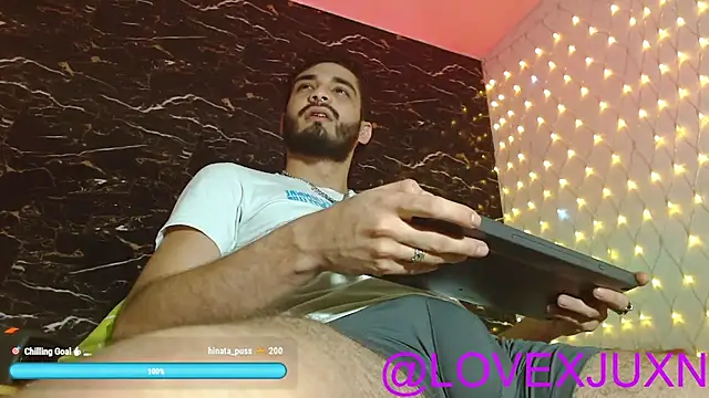 LovexJuxn8 online show from 17, 4, 2026