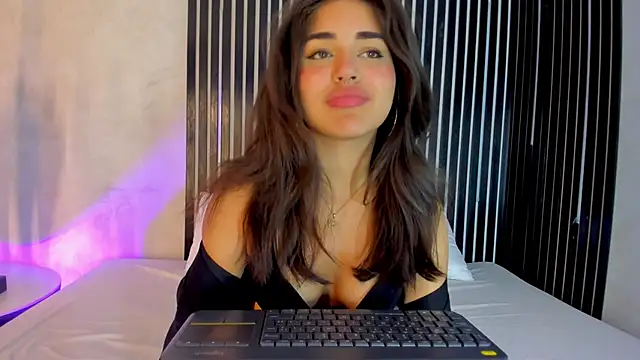 Snapshot of melodyphillips_2_ chatting on 13, 2, 2026 melodyphillips 2 online show from 13, 2, 2026