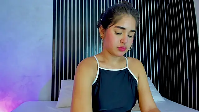 Snapshot of melodyphillips_2_ chatting on 27, 2, 2026 melodyphillips 2 online show from 27, 2, 2026