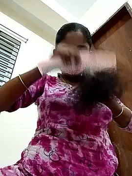 Snapshot of Sexy_Boudi650 chatting on 18, 2, 2026 Sexy Boudi650 online show from 18, 2, 2026