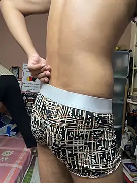 Snapshot of Yk_physique chatting on 2, 7, 2026 Yk physique online show from 2, 7, 2026