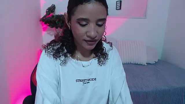 Snapshot of Alice_Grinnerk chatting on 1, 3, 2026 Alice Grinnerk online show from 1, 3, 2026