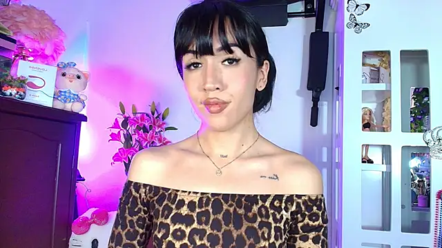 Yiyii online show from 11, 5, 2026