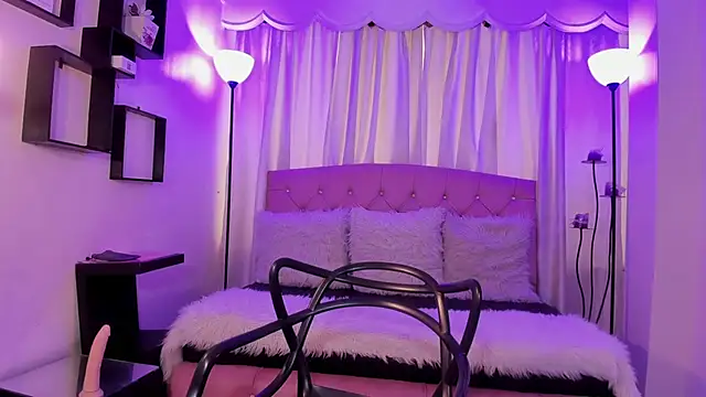 Aurora Ellis  online show from 5, 3, 2026